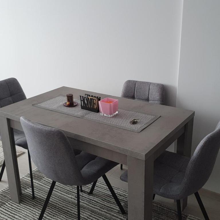 N LUX - One-Bedroom Apartment - 15