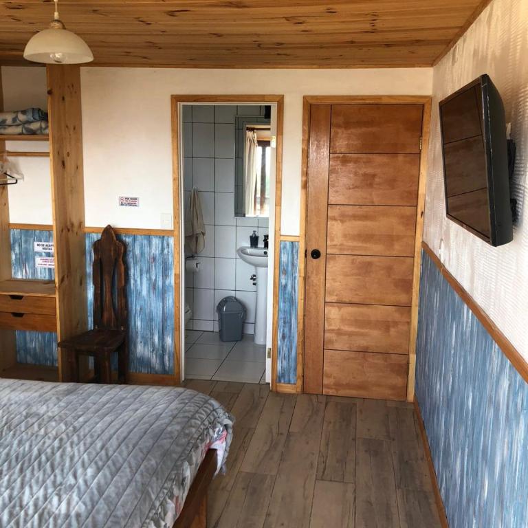 Hostal F - Deluxe Double Room with Side Sea View - 5