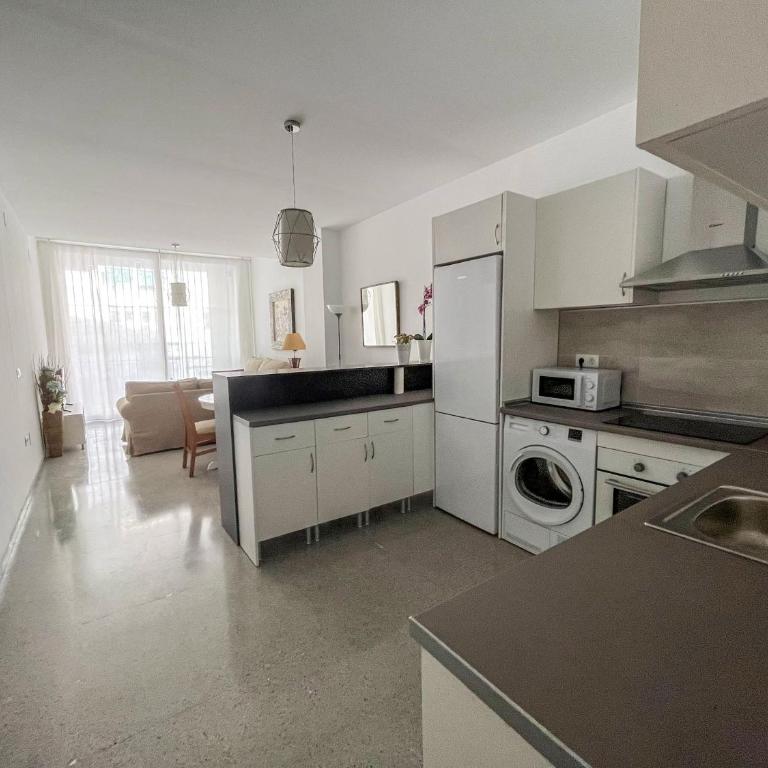 Amplio apartamento en Av. Carlos Haya - Apartamento de 3 dormitorios - 1