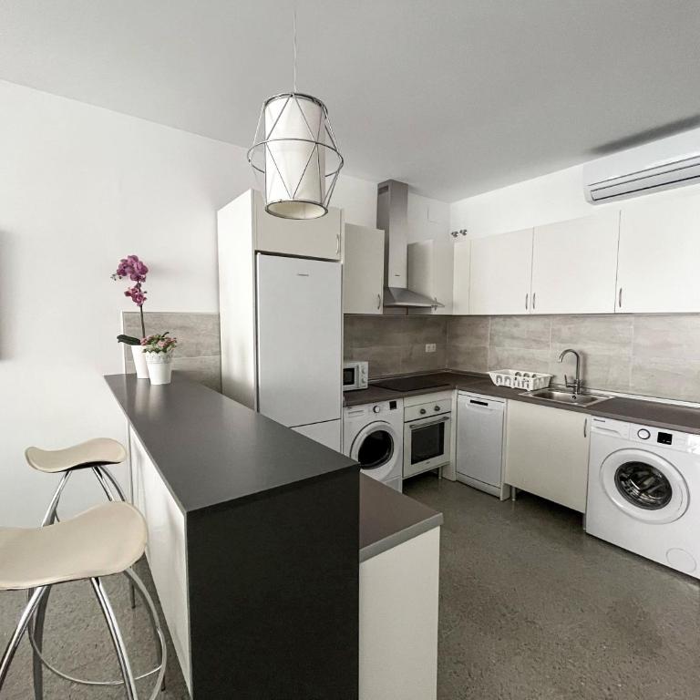Amplio apartamento en Av. Carlos Haya - Apartamento de 3 dormitorios - 2