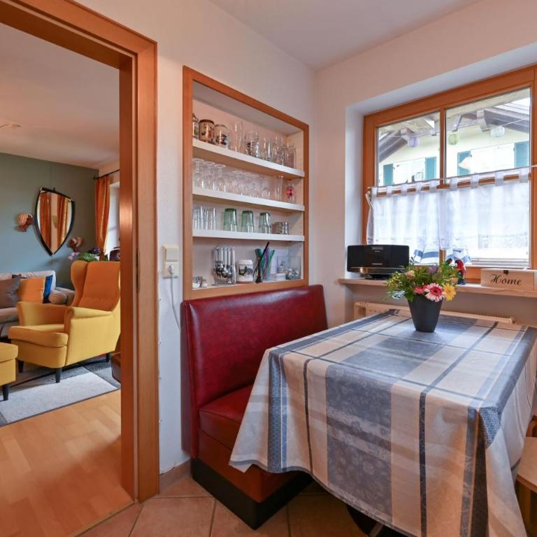 Ferienwohnung 50er Vintage Flair - Apartment mit Blick auf die Berge - 3