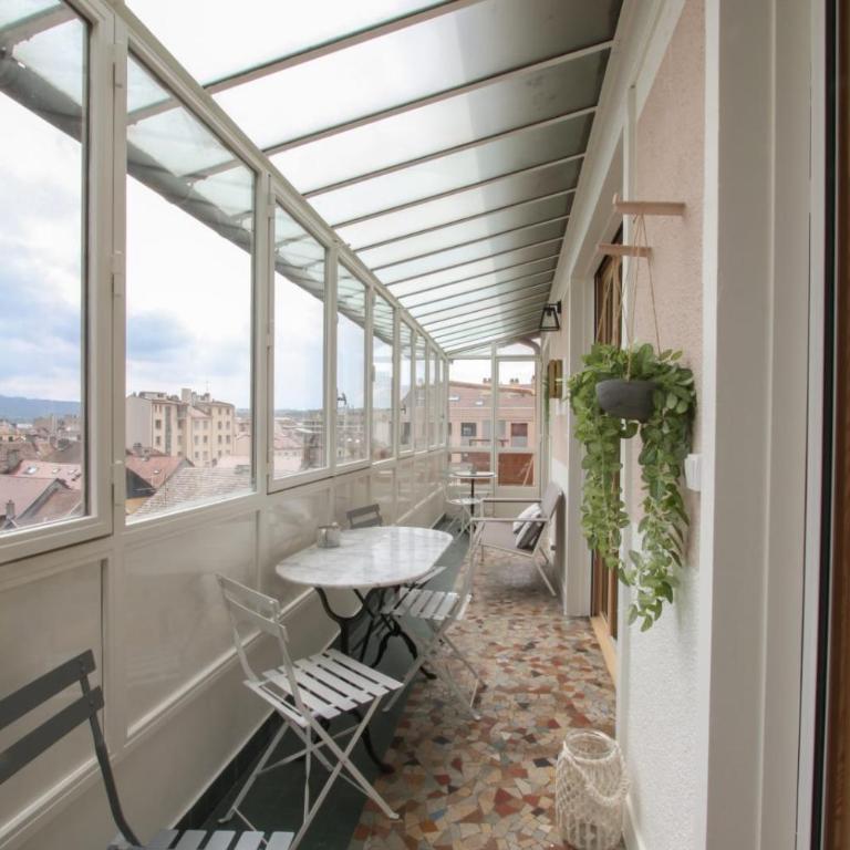 Large 4 rooms in the city center - Apartment - 24