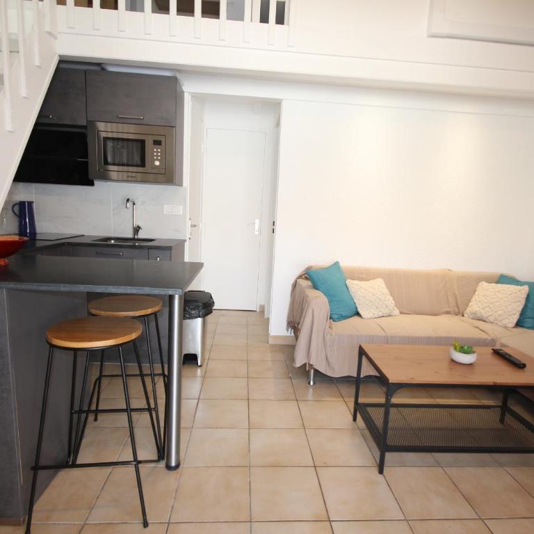 Belle Maison d'angle renovee, sejour climatise, residence avec piscine commune , 4 couchages , 400 m de la plage de PORTIRAGNE LRJP121 - Maison 2 Chambres - 3