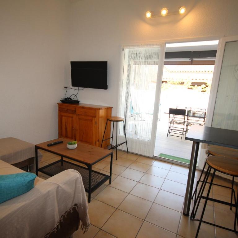 Belle Maison d'angle renovee, sejour climatise, residence avec piscine commune , 4 couchages , 400 m de la plage de PORTIRAGNE LRJP121 - Maison 2 Chambres - 5