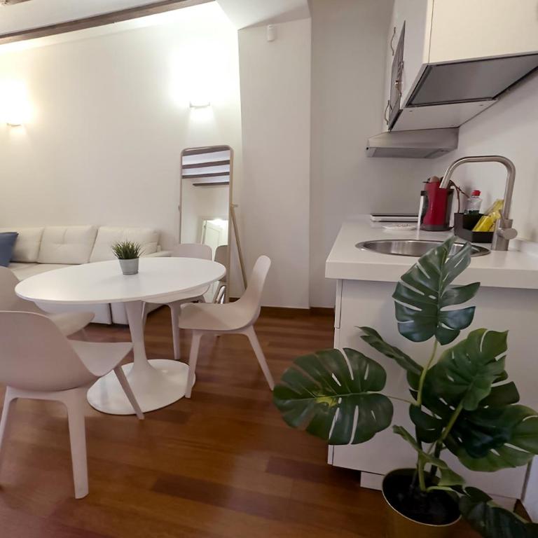 ISA Granada - Premium Apartment with King Bed - 2