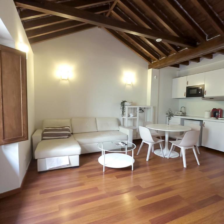 ISA Granada - Luxury Apartment With King Bed - 10