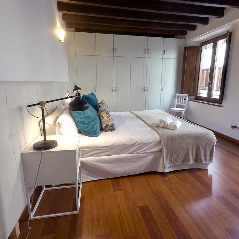 ISA Granada - Luxury Two-Bedroom Apartment - 8