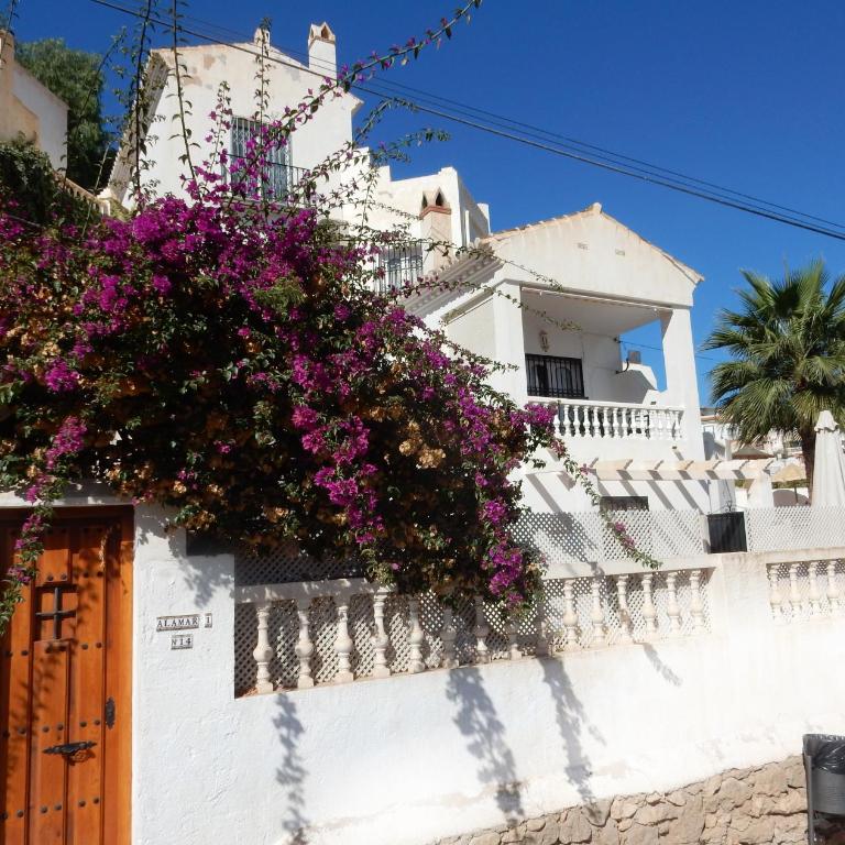 BEACH VILLA ,Nerja, Seaview, Pool, 3 bedrooms, huge terrace and garden - Casa de 3 dormitorios - 43