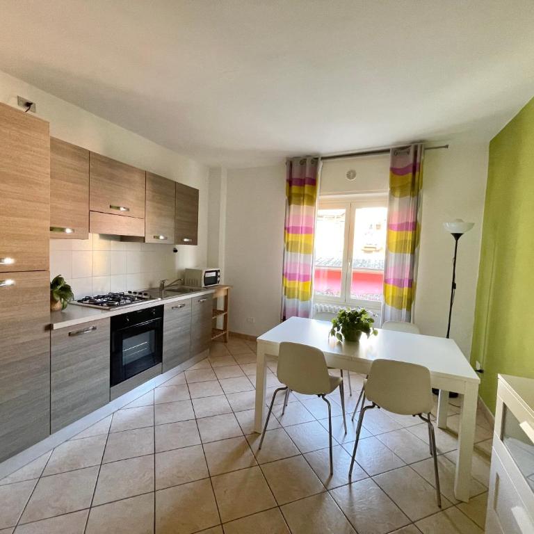 Borgo Antico Apartments - Appartamento con 2 Camere da Letto e con Vista Montagna - 8
