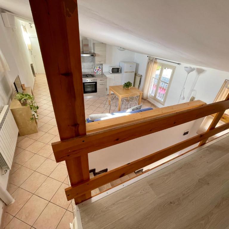 Borgo Antico Apartments - Sistemazione in Mansarda con 2 Camere da Letto e Vista Montagna - 4