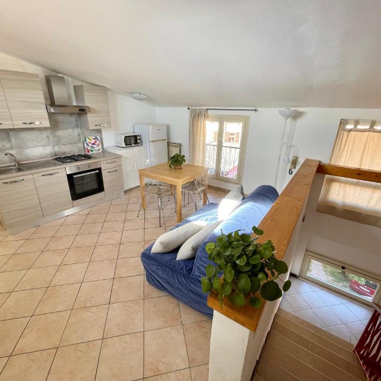 Borgo Antico Apartments - Sistemazione in Mansarda con 2 Camere da Letto e Vista Montagna - 5