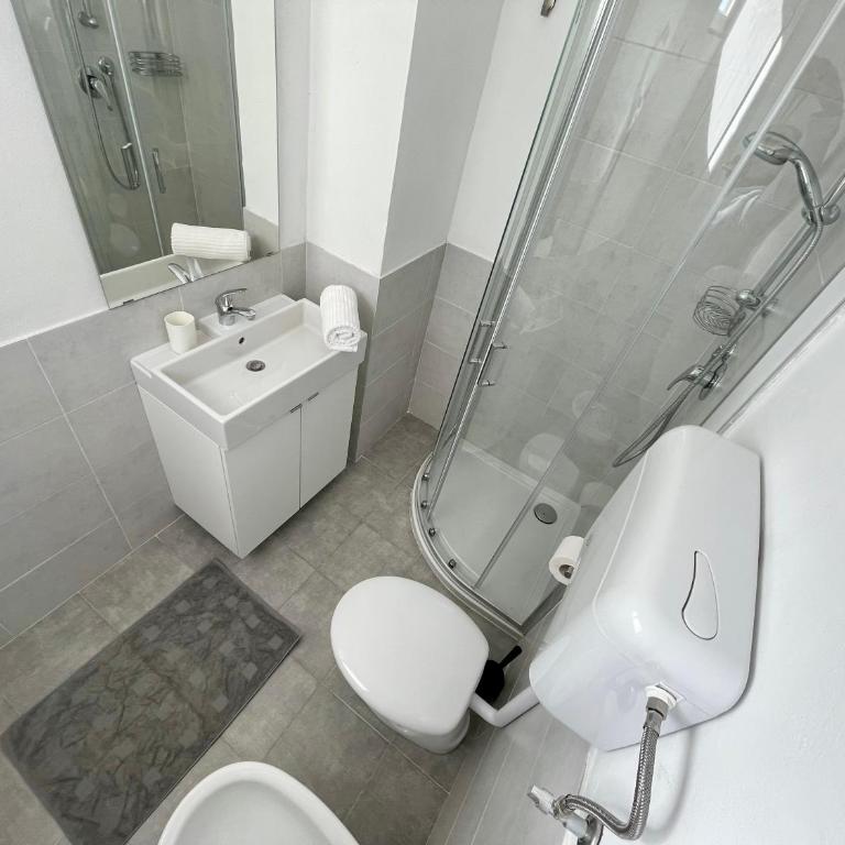 Borgo Antico Apartments - Sistemazione in Mansarda con 2 Camere da Letto e Vista Montagna - 7