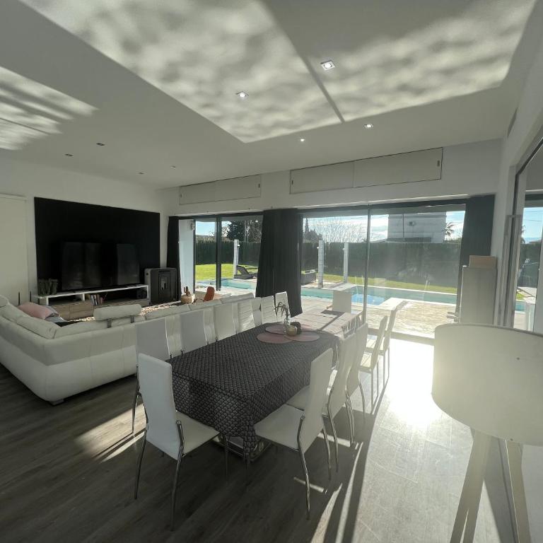 Luxury House del Delta - Four-Bedroom Vacation Home - 8