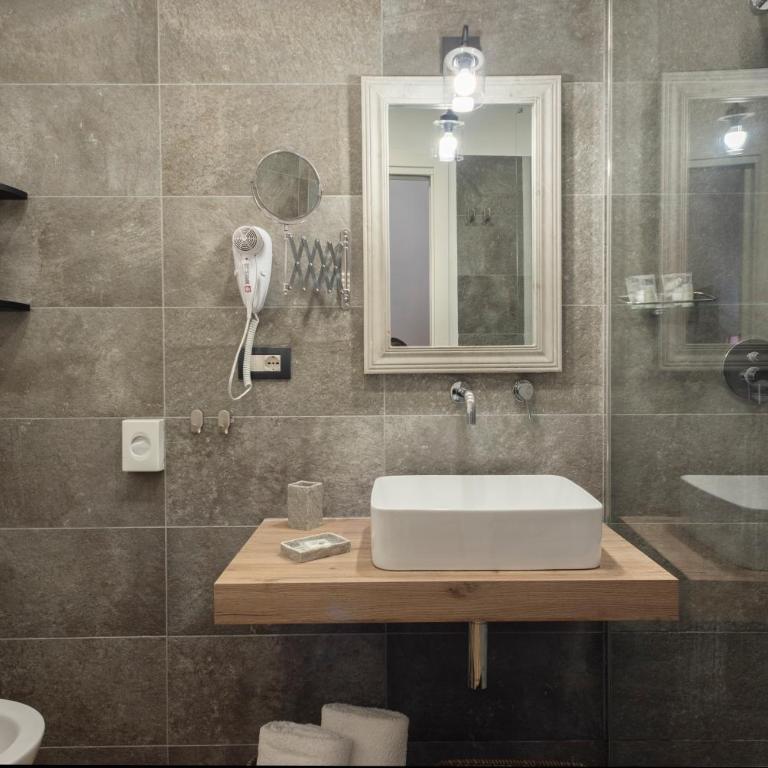 Tredici Boutique Rooms - Junior Suite con Vasca Idromassaggio - 12