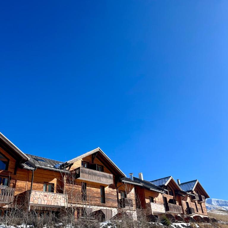Chalet VARS 8 à 10 personnes, proche des pistes - Chalet - 2