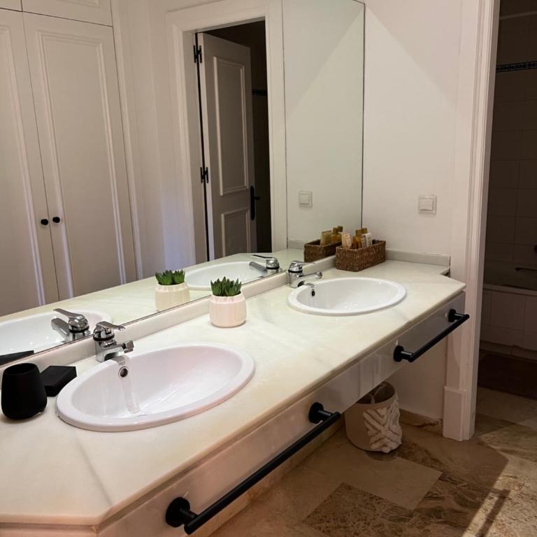Impeccable large apartment with immense terrace and private garden overlooking the mountain, featuring 2 bedrooms and sleeping up to 4 guests located 100 meters from Plaza Maestranza - Two-Bedroom Apartment - 79