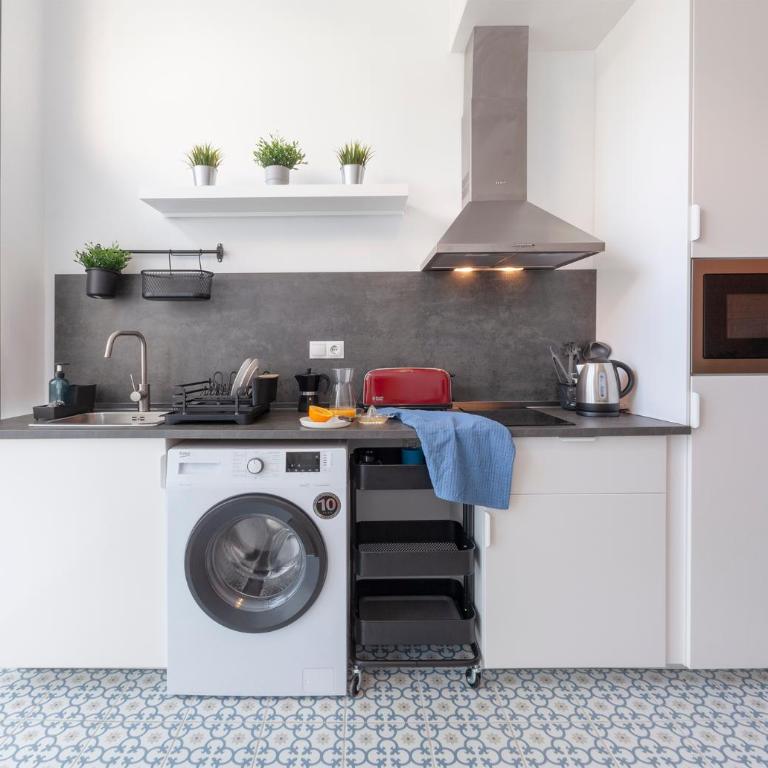 NB - Cozy loft steps from City of Arts & Sciences - One-Bedroom Apartment - 5