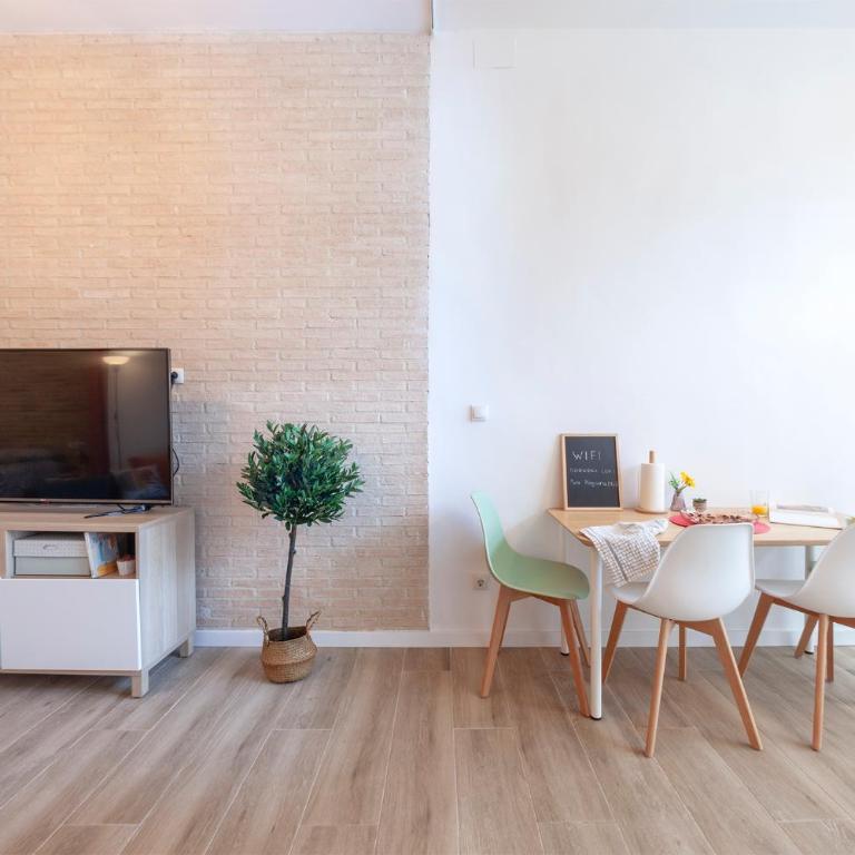 NB - Cozy loft steps from City of Arts & Sciences - One-Bedroom Apartment - 3