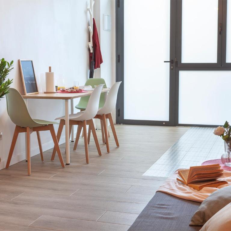 NB - Cozy loft steps from City of Arts & Sciences - One-Bedroom Apartment - 12