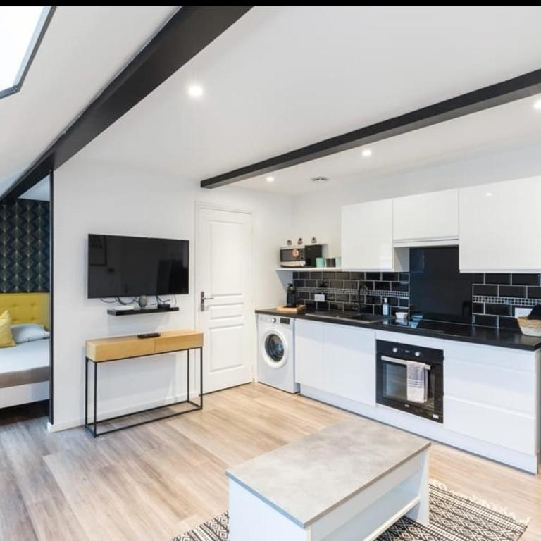 Bienvenue à Reims type studio charmant et lumineux 2eme étage - Apartment mit 1 Schlafzimmer - 2