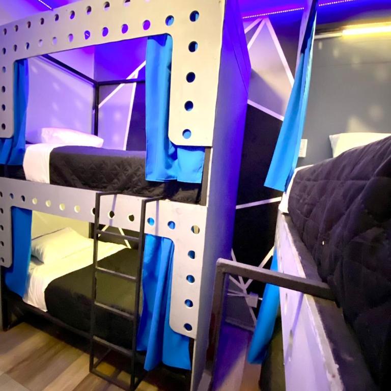 ROOMIES HOSTEL Parque México - Bed in 4-Bed Mixed Dormitory Room - 3