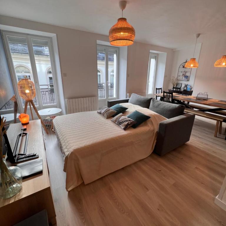 Bel appartement T3 au 1er étage avec cour intérieure au RDC - Villa Marie - Appartement 2 Chambres - 17