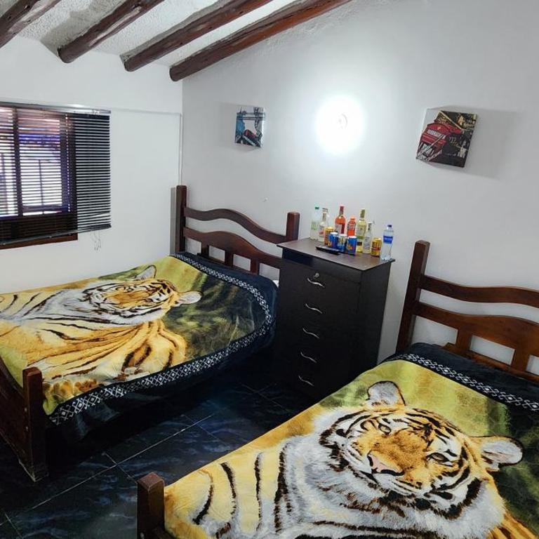 HOSPEDAJE DE GUATAVITA - Habitación Doble con baño privado - 2 camas - 1