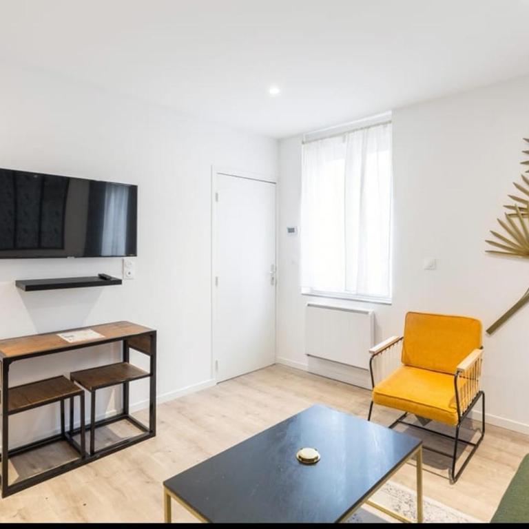 Désirée Logement Cosy et Charmant 1 er étage - Appartement 1 Chambre - 8