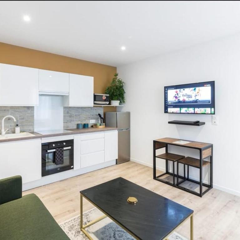 Désirée Logement Cosy et Charmant 1 er étage - Appartement 1 Chambre - 10