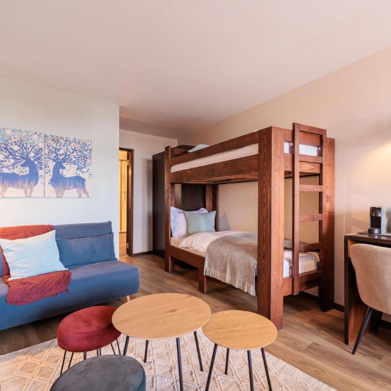 No 8 Bed & Bar - Chambre Quadruple avec Balcon - 1