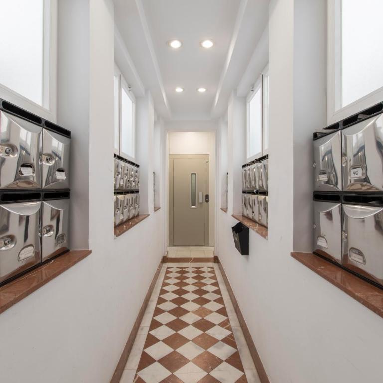 Fee4Me. Elegant flat a few minutes from Atocha. - One-Bedroom Apartment - 25