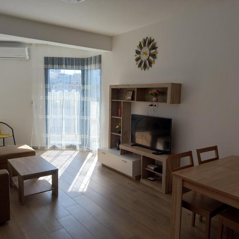 Sea View Dobra Voda - One-Bedroom Apartment - 2