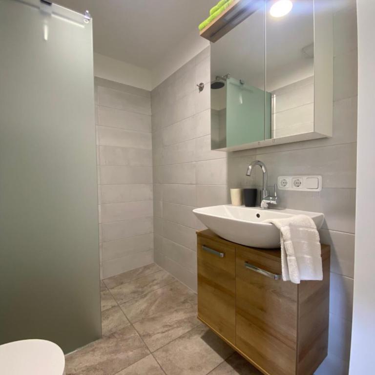 Auszeit Salzkammergut Appartements - Apartment mit Balkon - 11