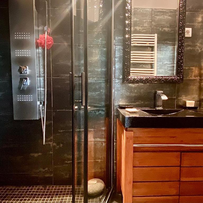 Grand Appartement Haussmanien de Standing avec Jacuzzi Terrasse et Parking en Hyper Centre - Appartement 2 Chambres - 11