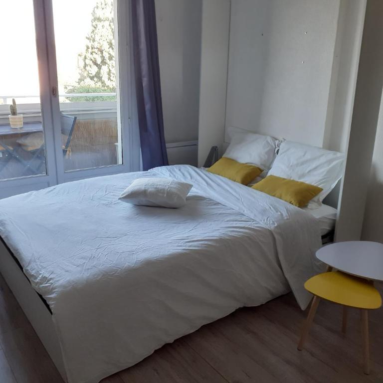 Studio Balcon Proche Hypercentre de Narbonne - One-Bedroom Apartment - 2