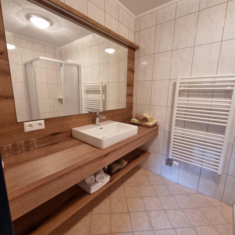 Pension Kristall - Doppelzimmer mit Balkon - 5