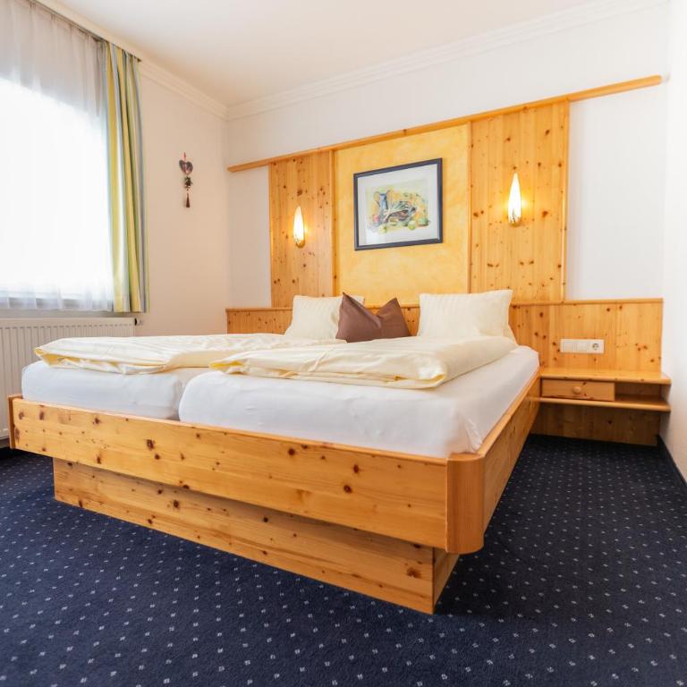 Pension Kristall - Doppelzimmer mit Balkon - 7
