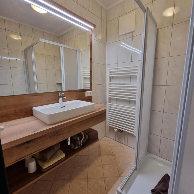 Pension Kristall - Doppelzimmer mit Balkon - 8