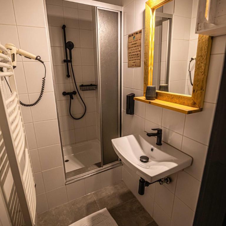KITZALPEN Pension - Doppelzimmer mit Balkon - 5