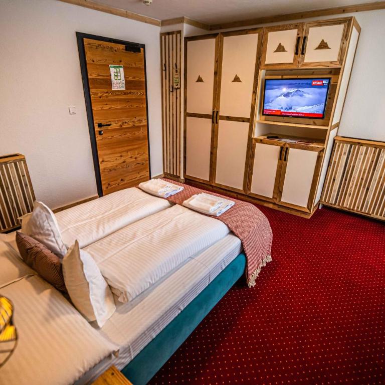 KITZALPEN Pension - Doppelzimmer mit Balkon - 8