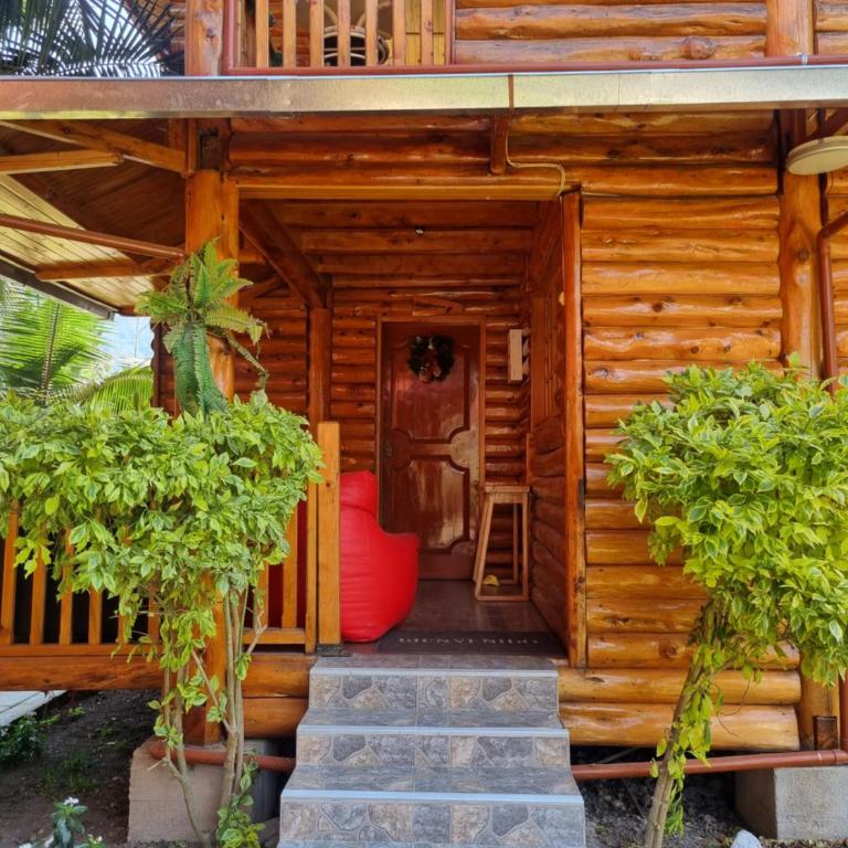 Elfen hospedaje familiar - Habitación Familiar con vistas a la montaña - 5