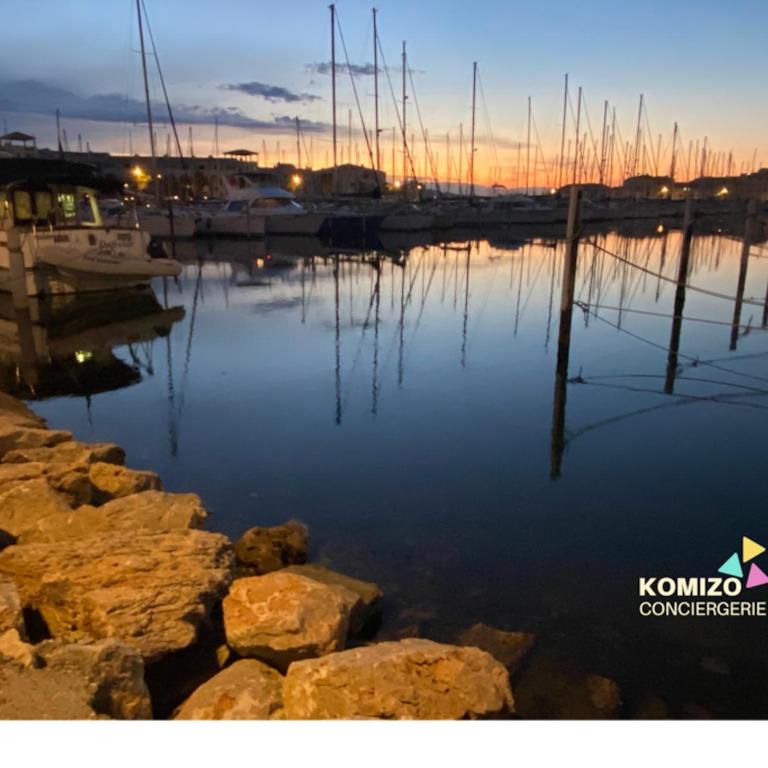 La Brise Marine. Vue Panoramique Port de Plaisance - Studio - Vue sur Mer - 21