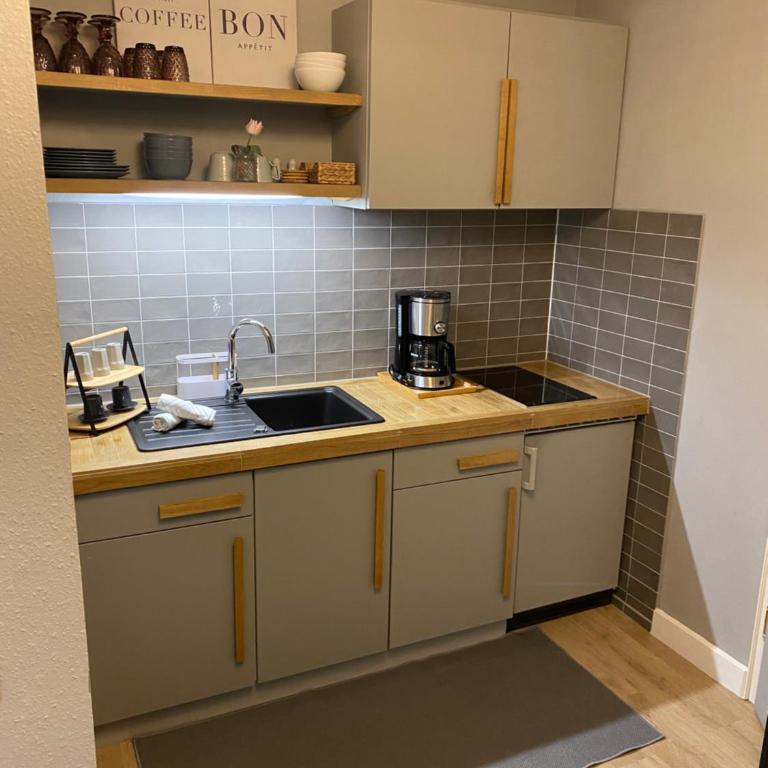 Ferienwohnung Christiane - Steilhofweg / Feuerwehrheimstrasse - Apartment mit 1 Schlafzimmer und Balkon - 3