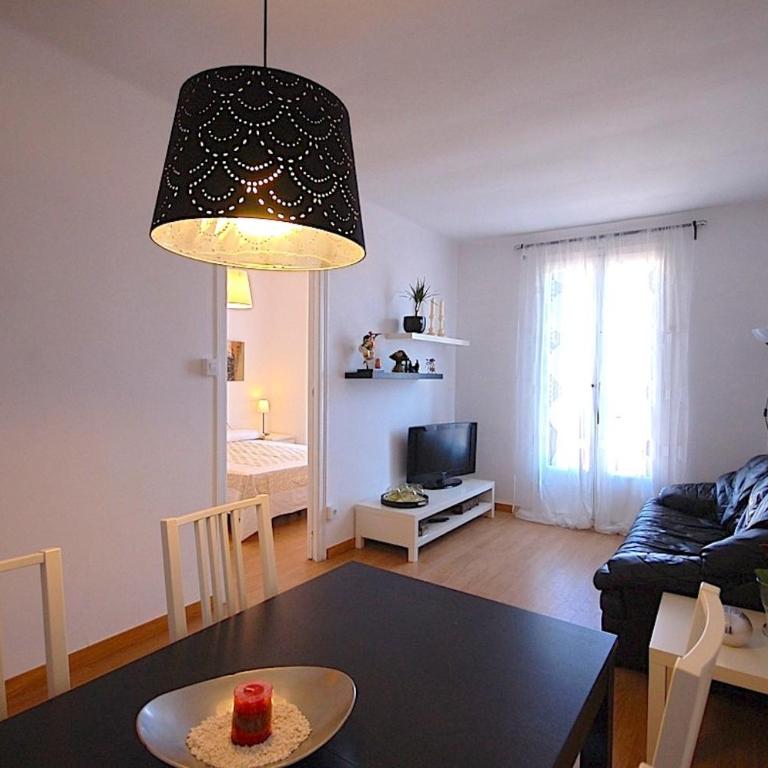 Lets Holidays Apartment Barcelona near beach - Three-Bedroom Apartment - 3