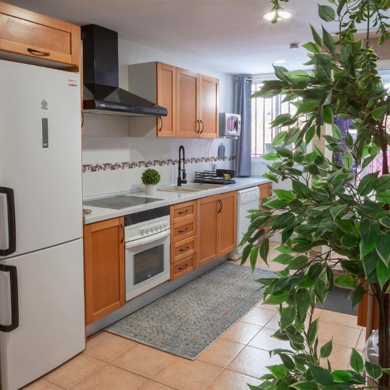 Artsy Large Getaway - 2 Bedroom w HUGE patio - Great for families and Digital Nomads - Two-Bedroom Apartment - 12