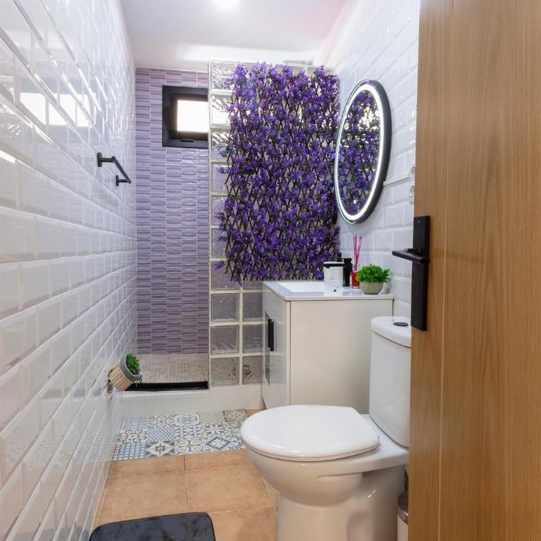 Artsy Large Getaway - 2 Bedroom w HUGE patio - Great for families and Digital Nomads - Two-Bedroom Apartment - 7