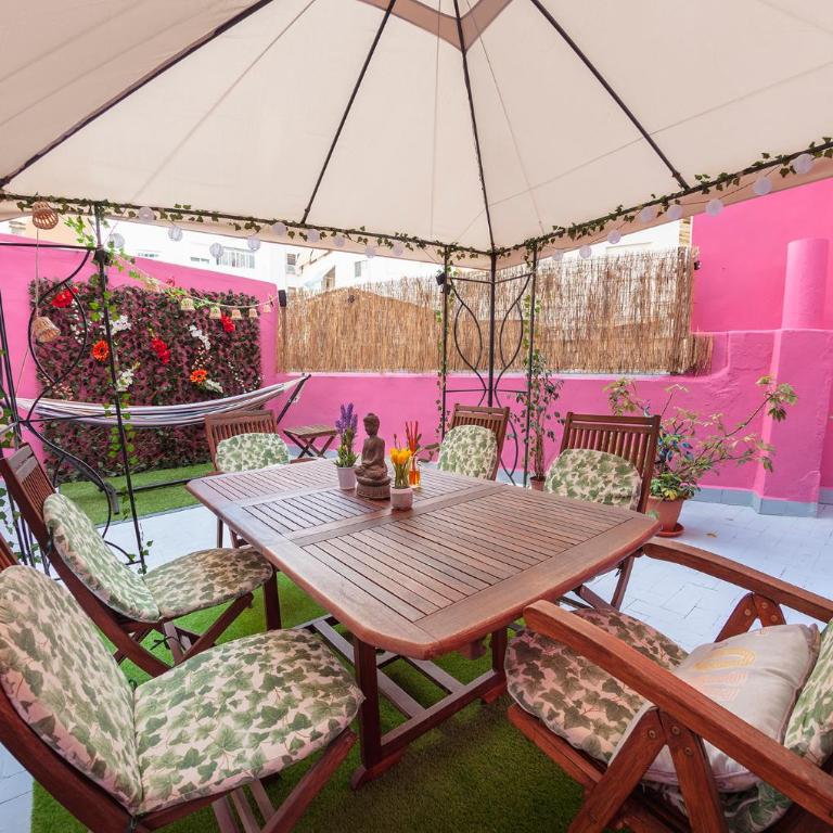 Artsy Large Getaway - 2 Bedroom w HUGE patio - Great for families and Digital Nomads - Two-Bedroom Apartment - 1