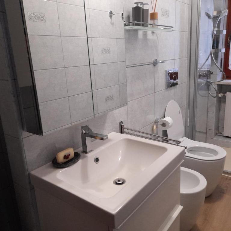 Einaudi 9 - Two-Bedroom Apartment - 6