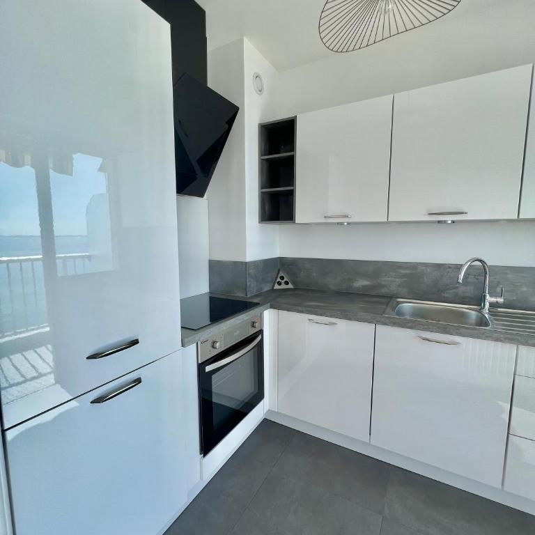 SEAVIEWS BY JENNI MENTON, LA SUITE, Superbe Front de mer, top emplacement avec terrasse et parking! - Appartement 1 Chambre - 12