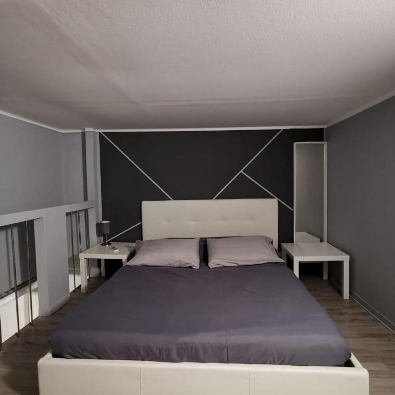 Re Carlo Rooms - One-Bedroom House - 5